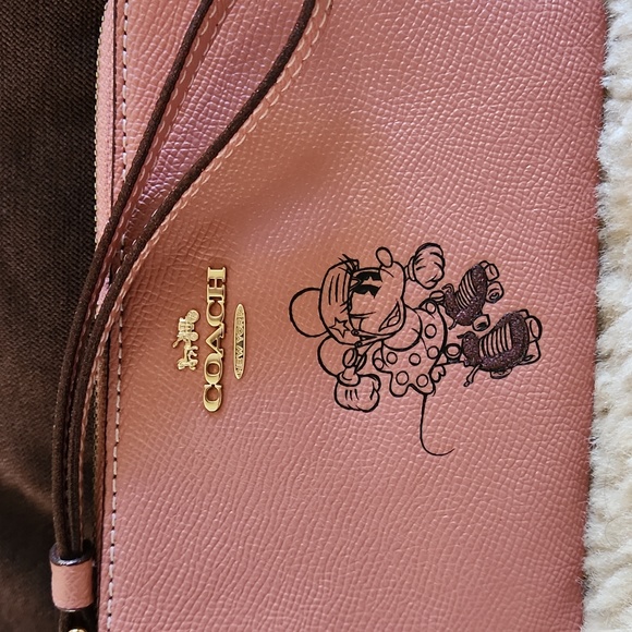 NWOT Disney X Coach Rollerblading Minnie Mouse Salmon Pink Wristlet ๐ ๐ผ๐ญ - Picture 13 of 14